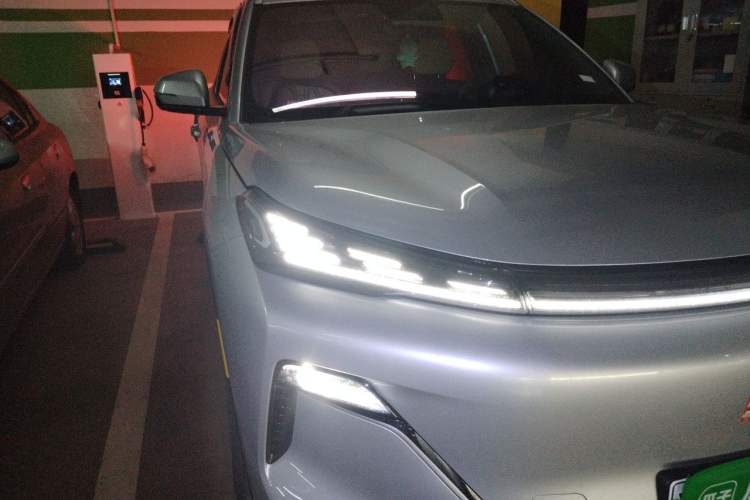 Used Geely Galaxy Xingjian 7 EM-i 2025 55 km Launch Edition Right Front Headlight