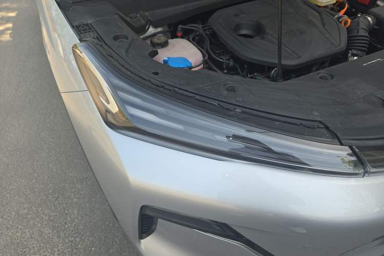 Used Geely Galaxy Xingjian 7 EM-i 2025 55 km Launch Edition Right Front Headlight