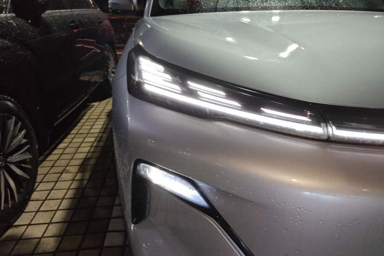 Used Geely Galaxy Xingjian 7 EM-i 2025 120km Exploration+ Version Right Front Headlight