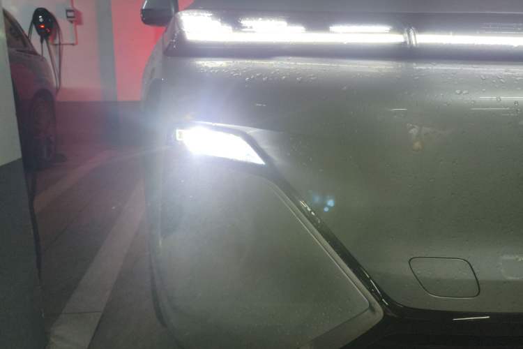 Used Geely Galaxy Xingjian 7 EM-i 2025 120km Launch+ Version Right Front Headlight
