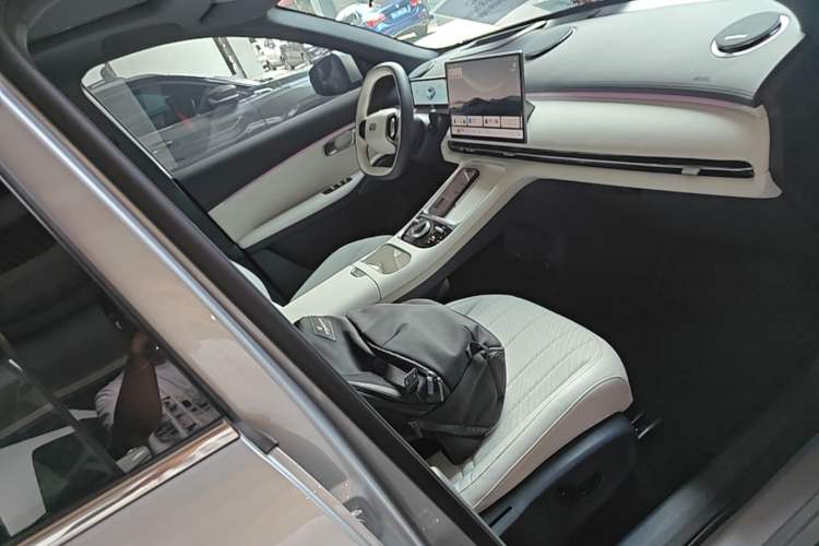 Used Geely Galaxy Xingjian 7 EM-i 2025 120km Navigator Edition Right Front Seat