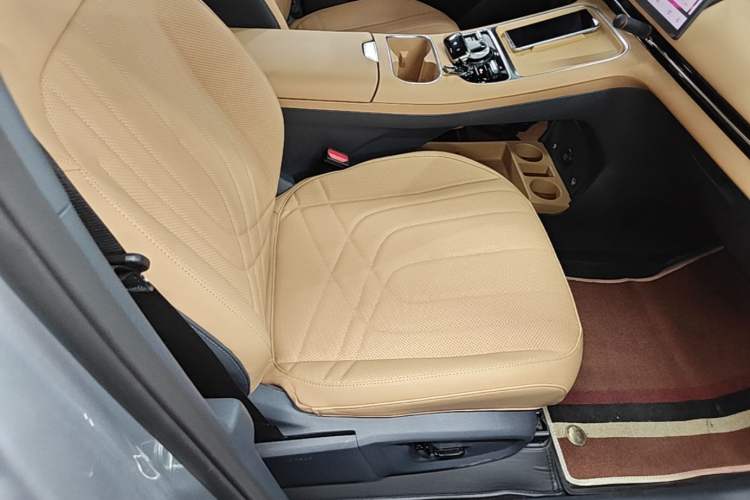 Used Geely Galaxy Xingjian 7 EM-i 2025 120km Navigator Edition Right Front Seat