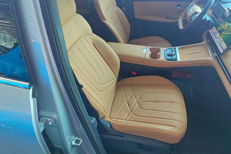 Used Geely Galaxy Xingjian 7 EM-i 2025 120km Navigator Edition Right Front Seat