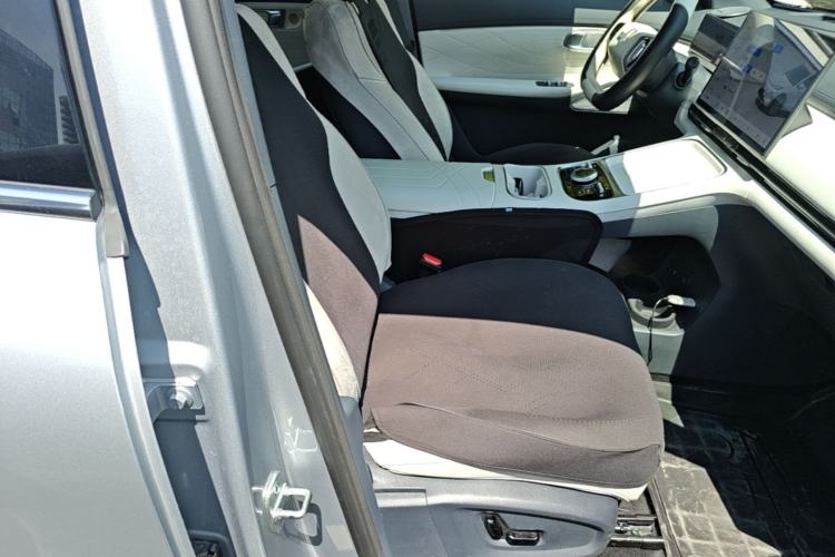 Used Geely Galaxy Xingjian 7 EM-i 2025 120km Navigator Edition Right Front Seat