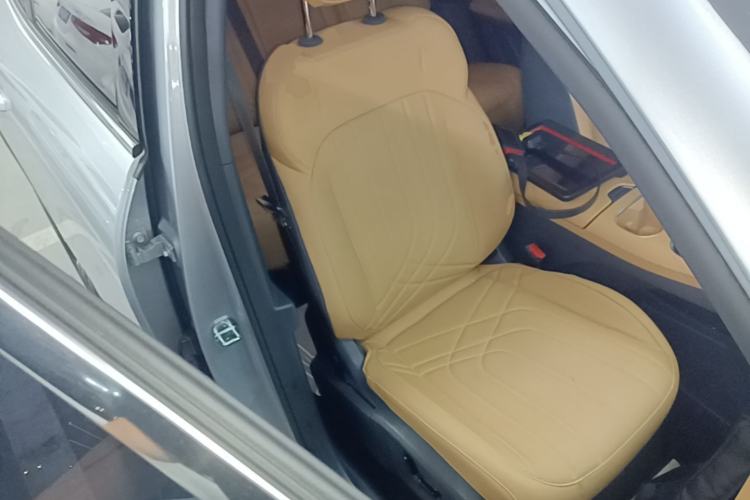 Used Geely Galaxy Xingjian 7 EM-i 2025 120km Navigator Edition Right Front Seat