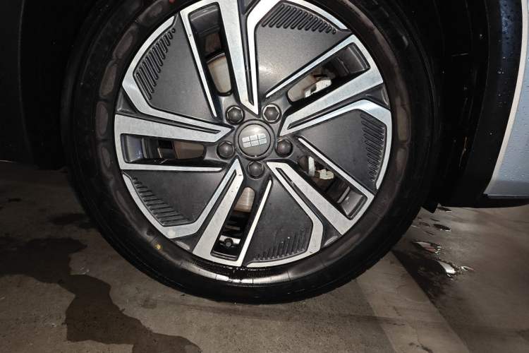 Used Geely Galaxy Xingjian 7 EM-i 2025 120km Launch+ Version Right Front Wheel Hub