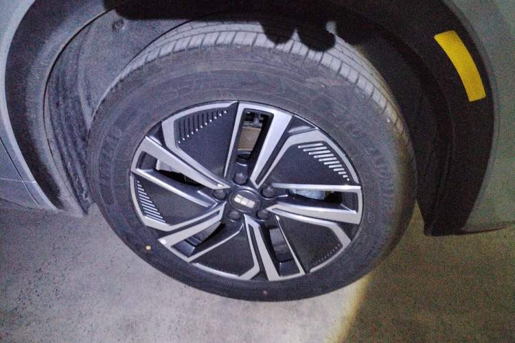 Used Geely Galaxy Xingjian 7 EM-i 2025 55 km Launch Edition Right Front Wheel Hub