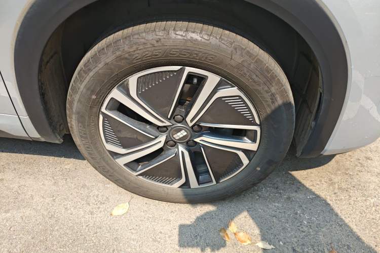 Used Geely Galaxy Xingjian 7 EM-i 2025 55 km Launch Edition Right Front Wheel Hub