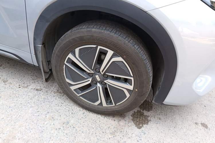 Used Geely Galaxy Xingjian 7 EM-i 2025 120km Launch+ Version Right Front Wheel Hub
