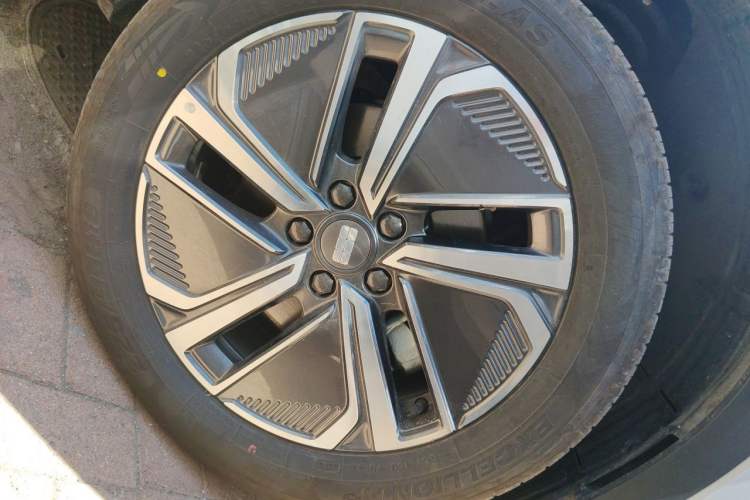 Used Geely Galaxy Xingjian 7 EM-i 2025 120km Launch+ Version Right Front Wheel Hub