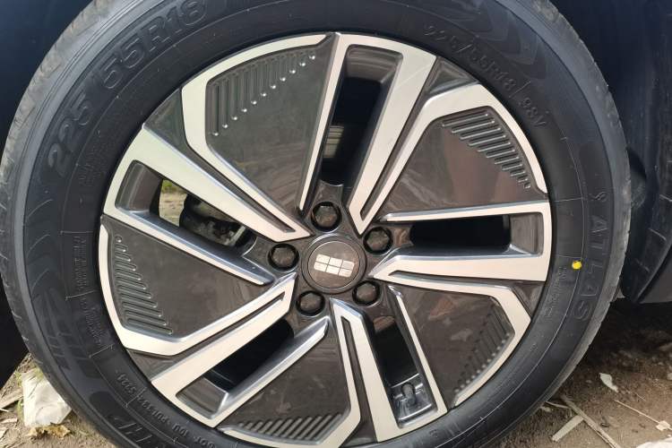 Used Geely Galaxy Xingjian 7 EM-i 2025 120km Launch+ Version Right Front Wheel Hub