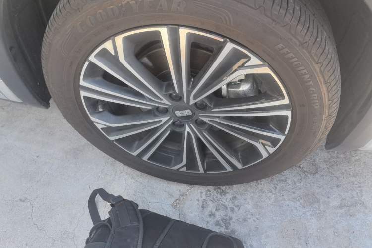 Used Geely Galaxy Xingjian 7 EM-i 2025 120km Navigator Edition Right Front Wheel Hub