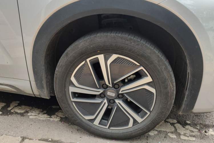 Used Geely Galaxy Xingjian 7 EM-i 2025 55 km Launch Edition Right Front Wheel Hub