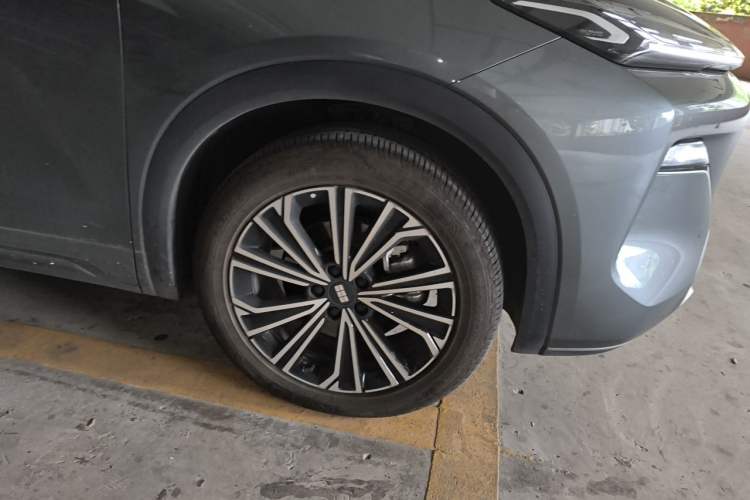 Used Geely Galaxy Xingjian 7 EM-i 2025 120km Navigator Edition Right Front Wheel Hub