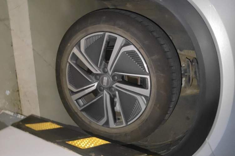 Used Geely Galaxy Xingjian 7 EM-i 2025 120km Exploration+ Version Right Front Wheel Hub