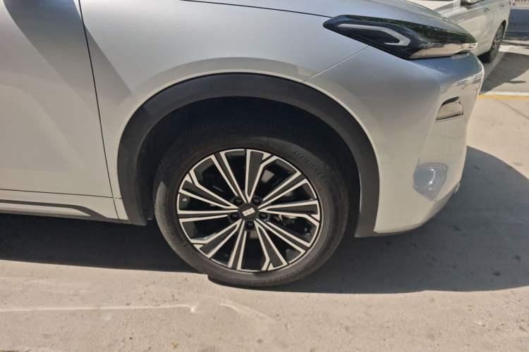 Used Geely Galaxy Xingjian 7 EM-i 2025 120km Navigator Edition Right Front Wheel Hub