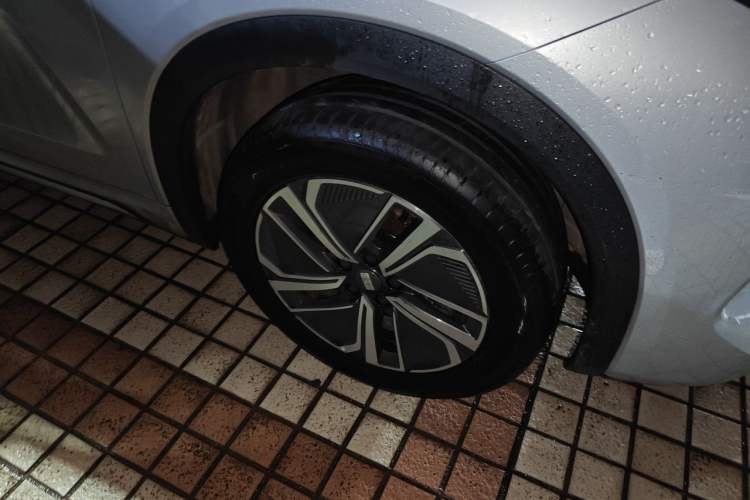 Used Geely Galaxy Xingjian 7 EM-i 2025 120km Exploration+ Version Right Front Wheel Hub