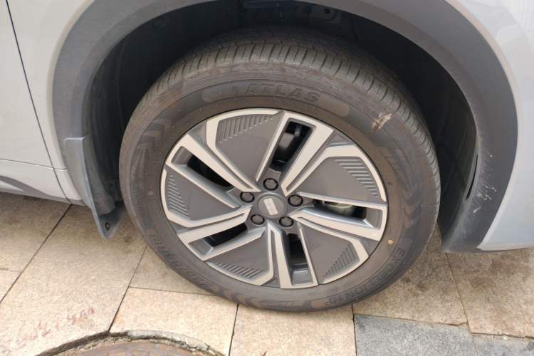 Used Geely Galaxy Xingjian 7 EM-i 2025 120km Exploration+ Version Right Front Wheel Hub