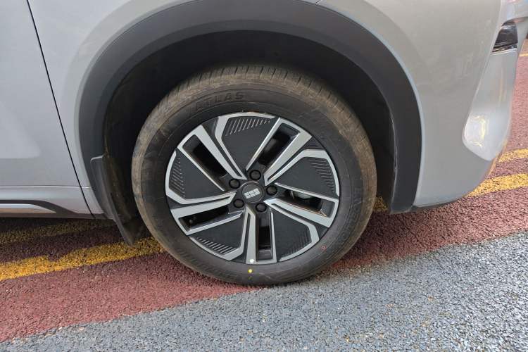 Used Geely Galaxy Xingjian 7 EM-i 2025 120km Launch+ Version Right Front Wheel Hub