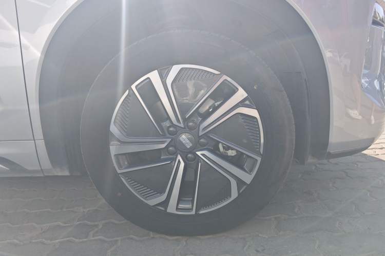 Used Geely Galaxy Xingjian 7 EM-i 2025 120km Exploration+ Version Right Front Wheel Hub