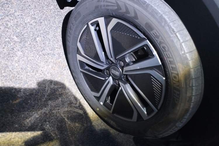 Used Geely Galaxy Xingjian 7 EM-i 2025 120km Exploration+ Version Right Front Wheel Hub