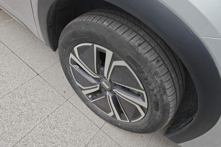 Used Geely Galaxy Xingjian 7 EM-i 2025 120km Launch+ Version Right Front Wheel Hub