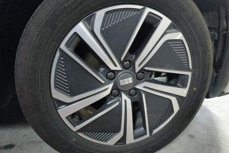 Used Geely Galaxy Xingjian 7 EM-i 2025 120km Launch+ Version Right Front Wheel Hub