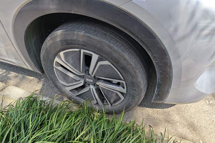 Used Geely Galaxy Xingjian 7 EM-i 2025 120km Exploration+ Version Right Front Wheel Hub