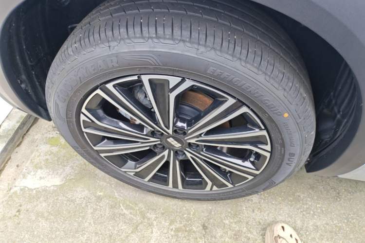 Used Geely Galaxy Xingjian 7 EM-i 2025 120km Navigator Edition Right Rear Wheel Hub