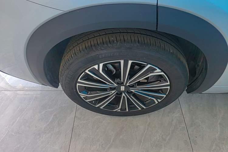 Used Geely Galaxy Xingjian 7 EM-i 2025 120km Navigator Edition Right Rear Wheel Hub
