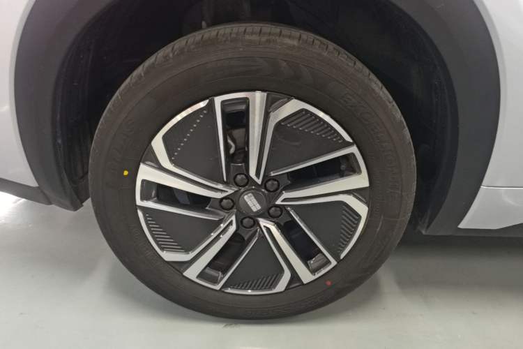 Used Geely Galaxy Xingjian 7 EM-i 2025 120km Launch+ Version Right Rear Wheel Hub