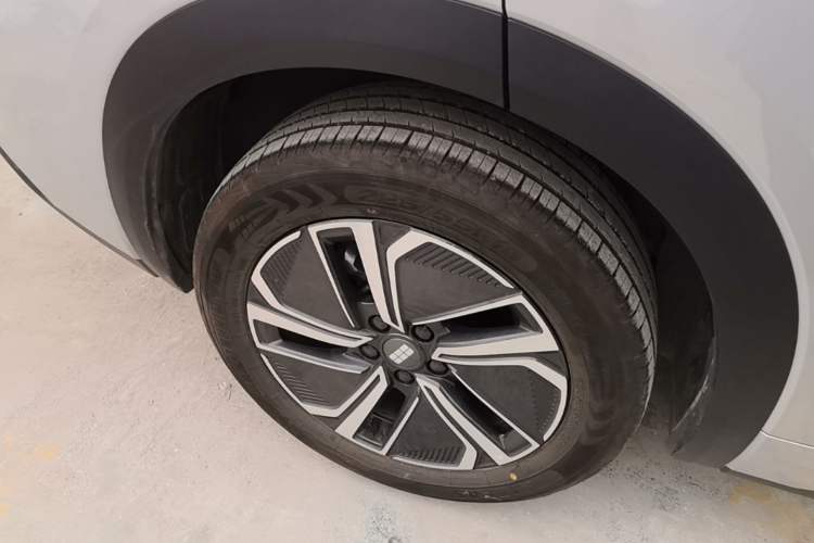 Used Geely Galaxy Xingjian 7 EM-i 2025 120km Exploration+ Version Right Rear Wheel Hub