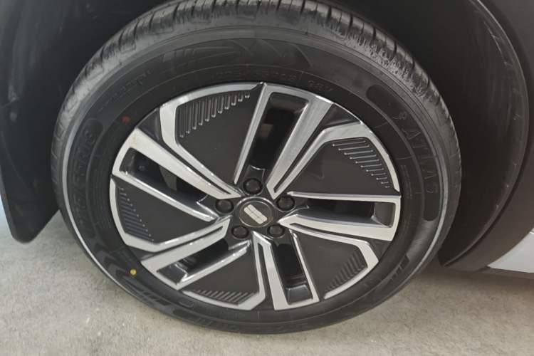 Used Geely Galaxy Xingjian 7 EM-i 2025 120km Exploration+ Version Right Rear Wheel Hub