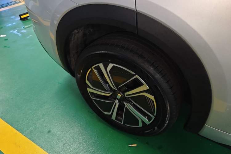 Used Geely Galaxy Xingjian 7 EM-i 2025 55 km Launch Edition Right Rear Wheel Hub