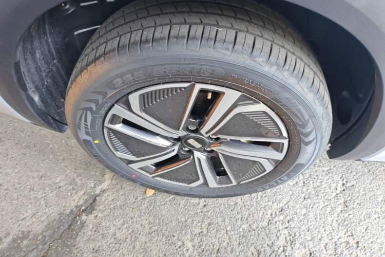 Used Geely Galaxy Xingjian 7 EM-i 2025 55 km Launch Edition Right Rear Wheel Hub