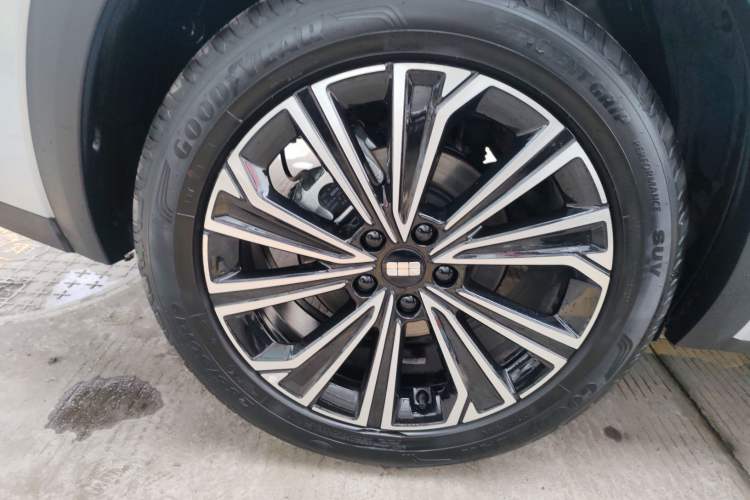 Used Geely Galaxy Xingjian 7 EM-i 2025 120km Navigator Edition Right Rear Wheel Hub