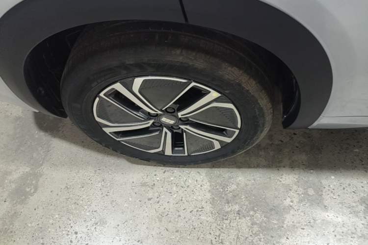 Used Geely Galaxy Xingjian 7 EM-i 2025 120km Exploration+ Version Right Rear Wheel Hub