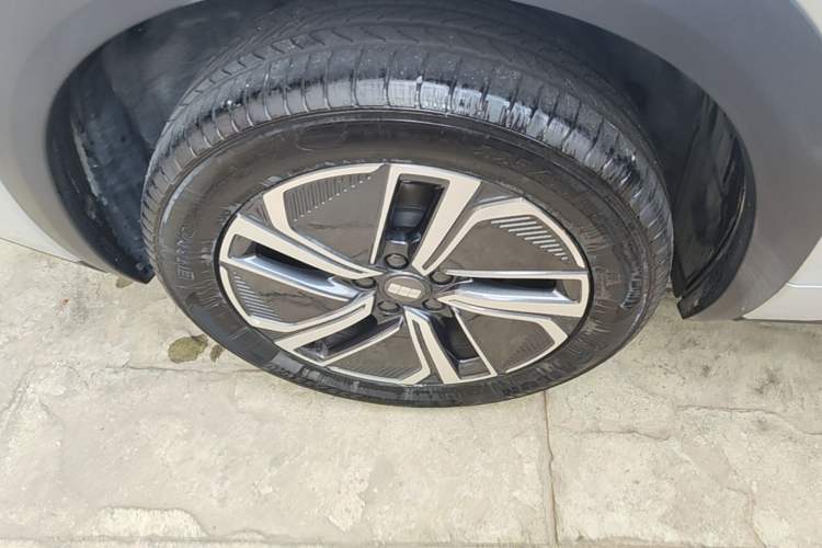 Used Geely Galaxy Xingjian 7 EM-i 2025 120km Exploration+ Version Right Rear Wheel Hub