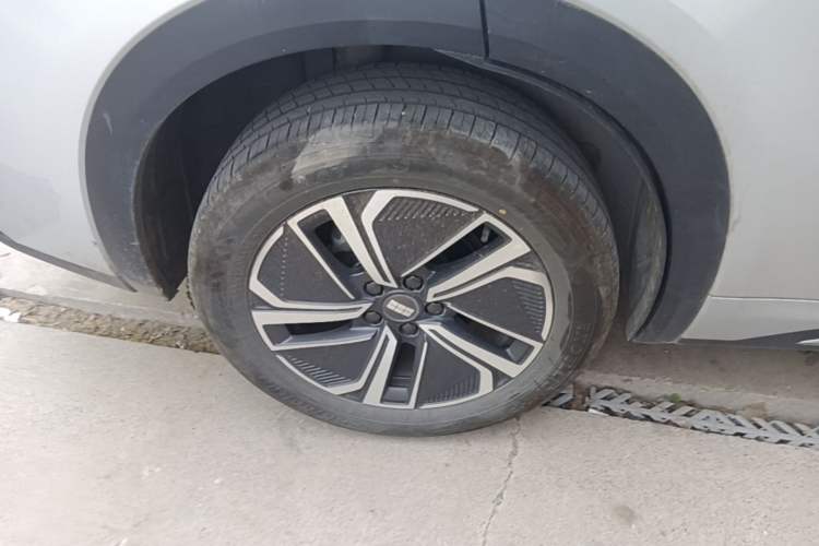 Used Geely Galaxy Xingjian 7 EM-i 2025 55 km Launch Edition Right Rear Wheel Hub