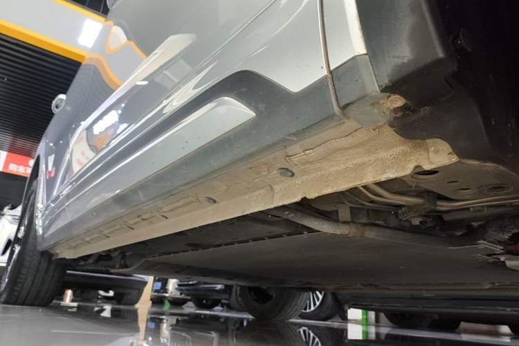 Used Geely Galaxy Xingjian 7 EM-i 2025 120km Exploration+ Version Right Side Sill