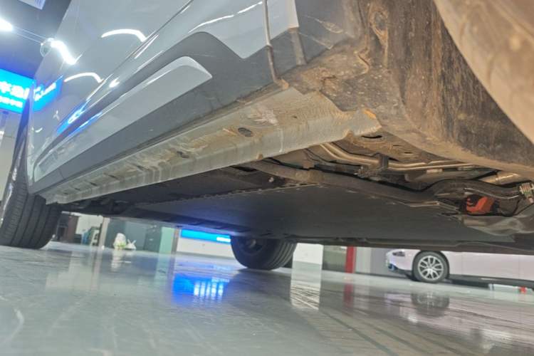Used Geely Galaxy Xingjian 7 EM-i 2025 120km Launch+ Version Right Side Sill