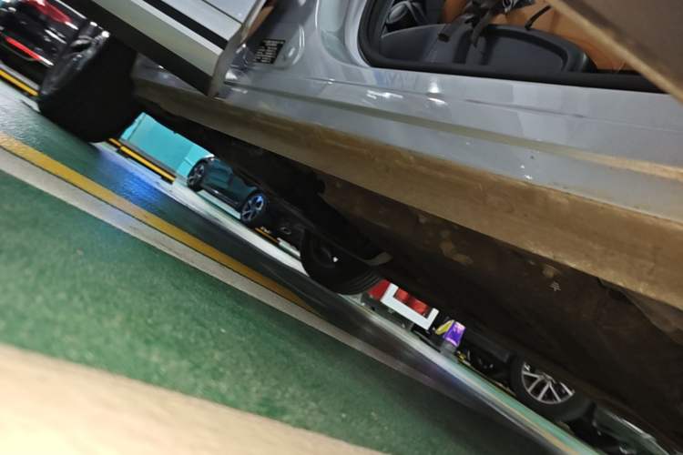Used Geely Galaxy Xingjian 7 EM-i 2025 55 km Launch Edition Right Side Sill