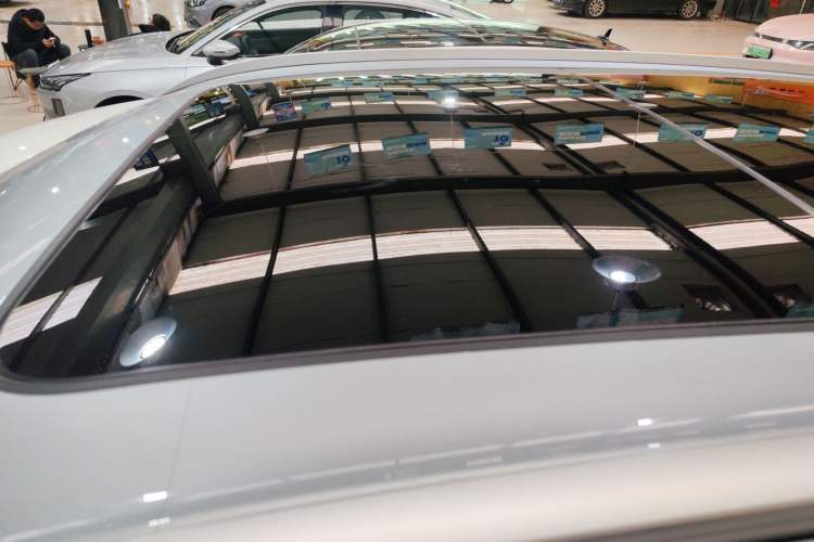 Used Geely Galaxy Xingjian 7 EM-i 2025 120km Navigator Edition Roof