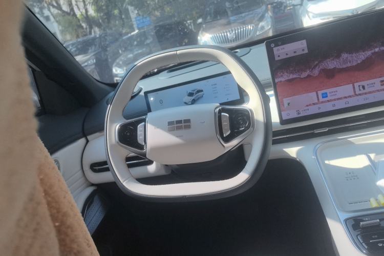 Used Geely Galaxy Xingjian 7 EM-i 2025 120km Navigator Edition Steering Wheel