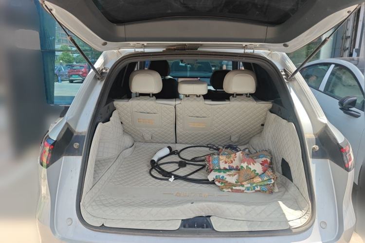 Used Geely Galaxy Xingjian 7 EM-i 2025 120km Launch+ Version Trunk