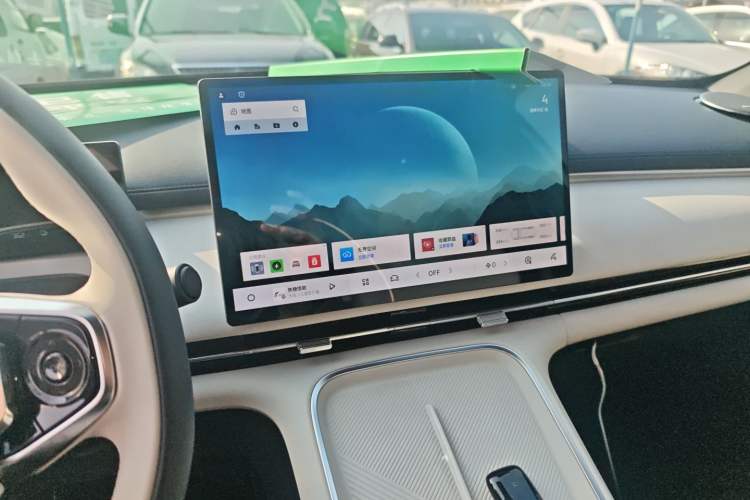 Used Geely Galaxy Xingjian 7 EM-i 2025 120km Launch+ Version Audio And AC Panel