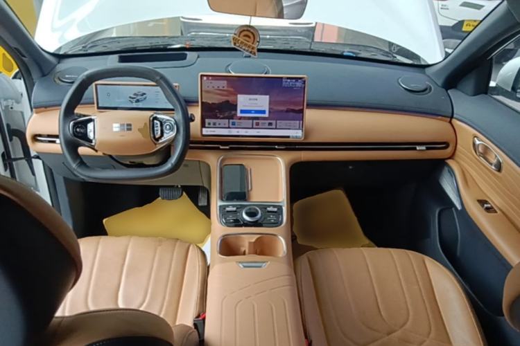 Used Geely Galaxy Xingjian 7 EM-i 2025 120km Navigator Edition Center Console