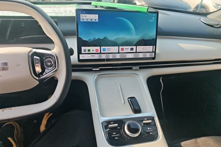 Used Geely Galaxy Xingjian 7 EM-i 2025 120km Launch+ Version Center Console