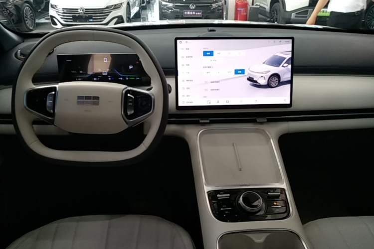 Used Geely Galaxy Xingjian 7 EM-i 2025 120km Launch+ Version Center Console