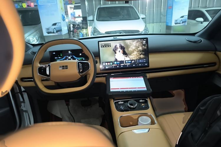 Used Geely Galaxy Xingjian 7 EM-i 2025 120km Launch+ Version Center Console